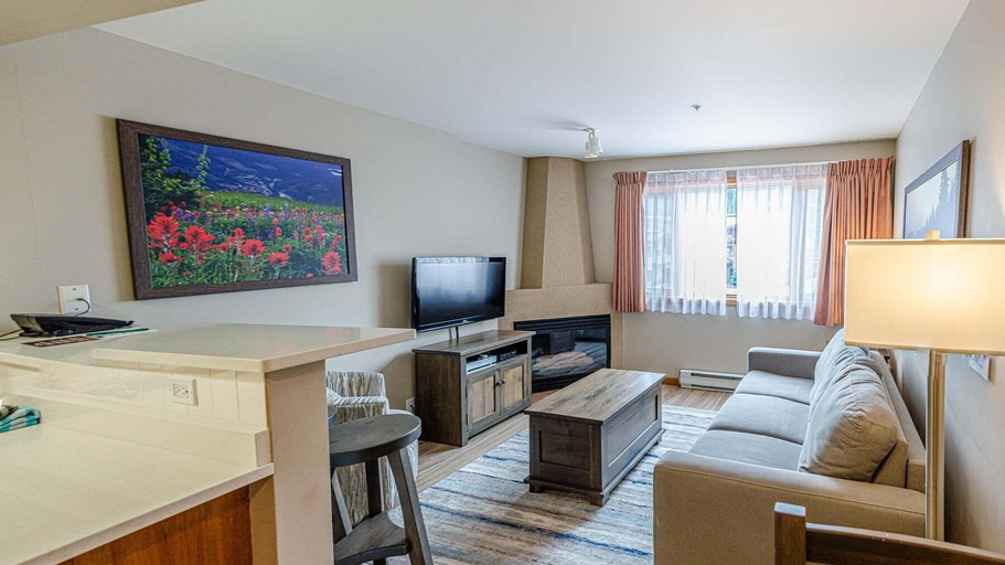 Living area 2, Cahilty #238/240 1 Bedroom Home, Thompson-Nicola