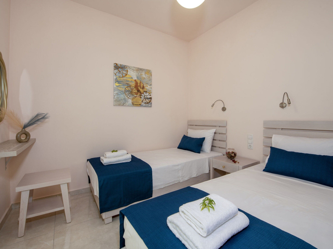 Room 4, Holiday Home in Pagkalochori Near Beaches, Crete