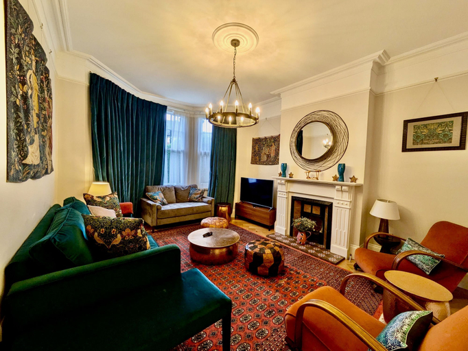 Room 2, Stunning Family Home in Tulse Hill, London