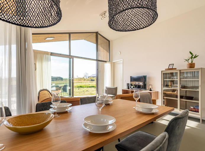 Dining 5, Lovely House in Nature, Noord-Beveland