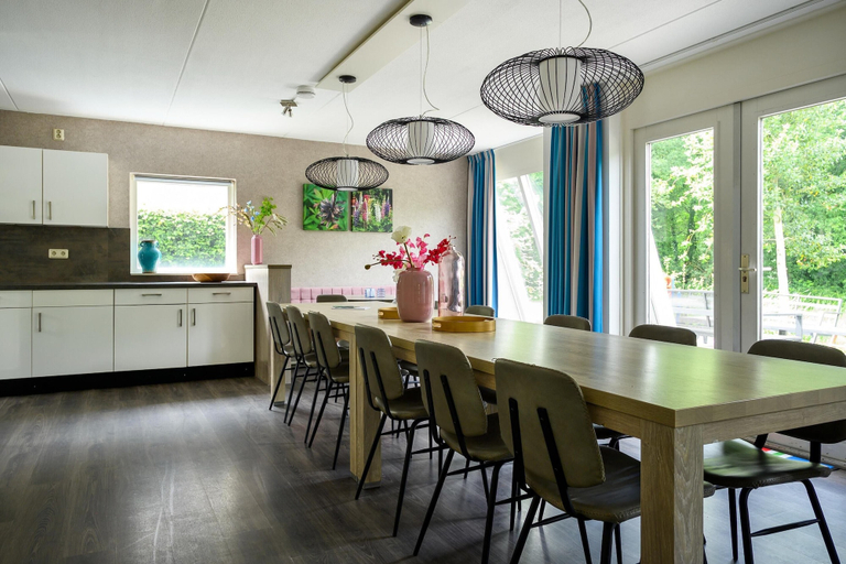 Dining 3, Comfortable Family and Friends House With Wellness, Vlagtwedde