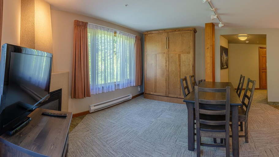 Dining, Cahilty #229 1 Bedroom Home, Thompson-Nicola