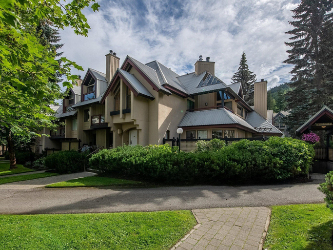 Exterior & Views 2, Glacier Suite at Snowberry, Squamish-Lillooet