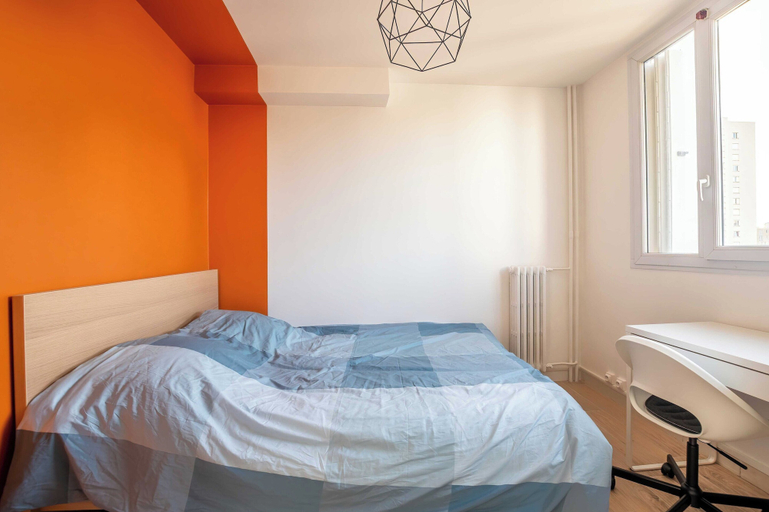 Room 5, Private Room in a Shared Flat - Lyon 8e, Rhône