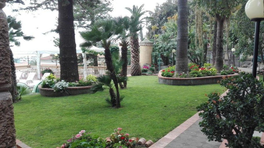 Garden, Wohnung in der Residenz Porto Maurizio, Imperia