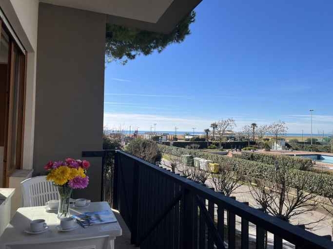 Balcony/terrace, Sea view apartment in central Bibione, Venezia