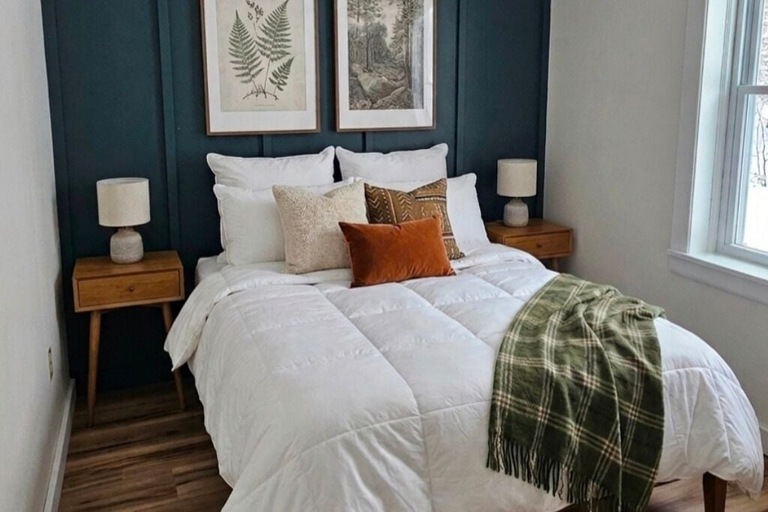 Room 4, Lakeside Heritage Resort, Emmet