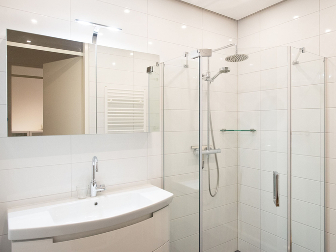 Bathroom 4, Cosy Apartment in Scheveningen, The Hague