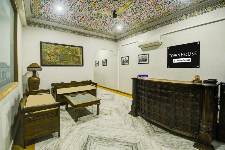 Reception 2, Super Townhouse Chandpole Metro Station, Jaipur