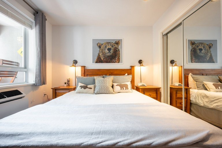 Room 2, Alta Suite at Deer Lodge, Squamish-Lillooet