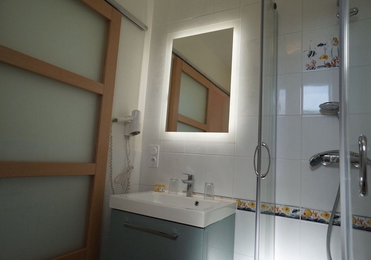 Bathroom 3, Hôtel Le Sainte Marguerite, Loire-Atlantique