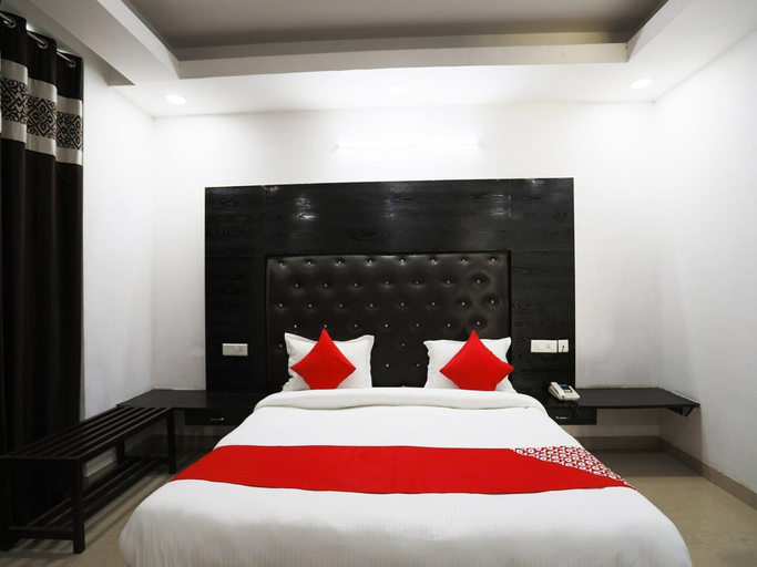 Room 2, Collection O Tipsyy Inn, Gurgaon