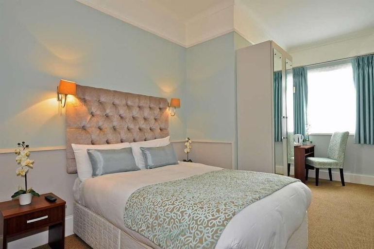 Bedroom 2, Maples House Hotel, Dublin