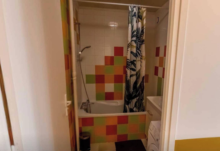 Bathroom 5, Private Room in a Shared Flat - Lyon 8e, Rhône