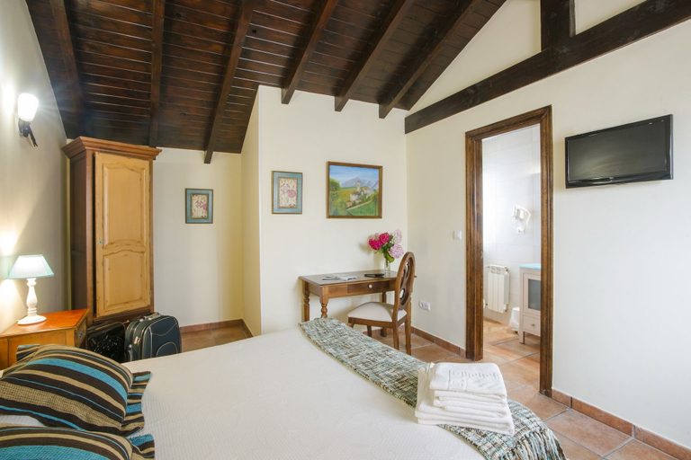 Bedroom 3, Posada Las Tres Mentiras de Santillana, Cantabria
