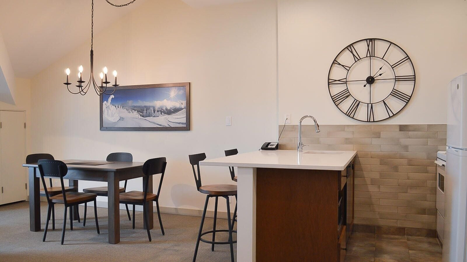 Dining 3, Cahilty #458 Home, Thompson-Nicola