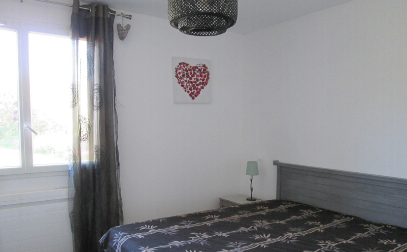Room 3, Modern Holiday Home in Crux-la-ville With Terrace, Nièvre