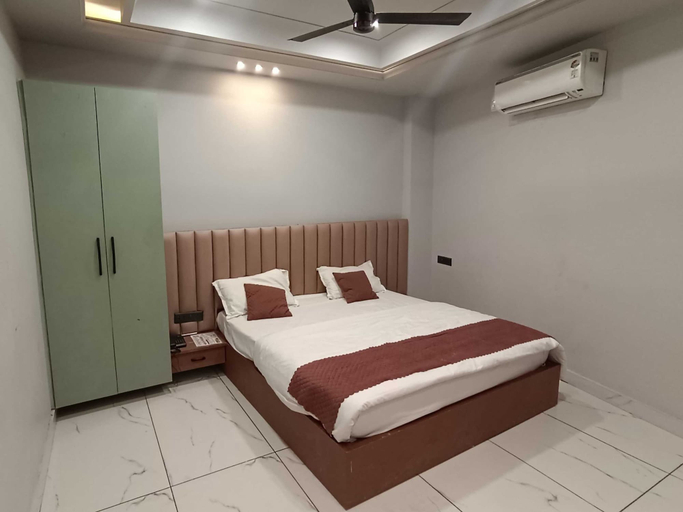 Room 4, Hotel Panipat Station Formerl Model Town, Panipat