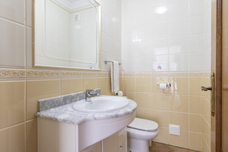 Bathroom 3, Villa Tulipa by Algarve Holidays, Albufeira