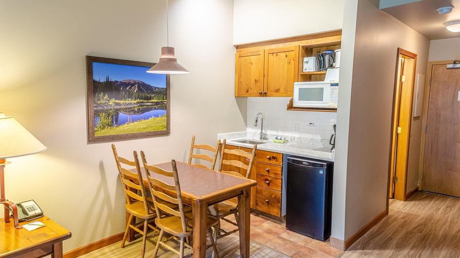 Dining, Cahilty #103 Home, Thompson-Nicola
