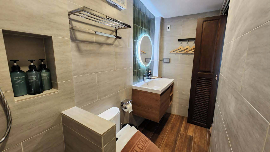 Bathroom 4, Old City Hall Contactless Check In, Phra Nakhon