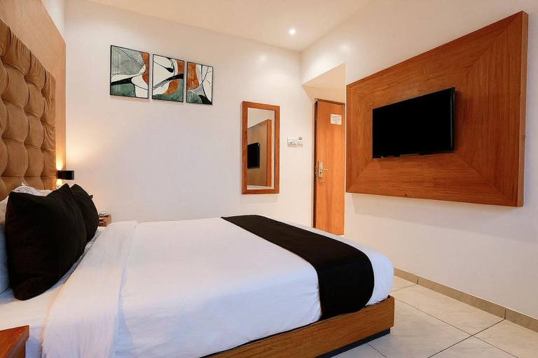 Room 5, Super Townhouse Oak Times Square Le Western, Mumbai Suburban