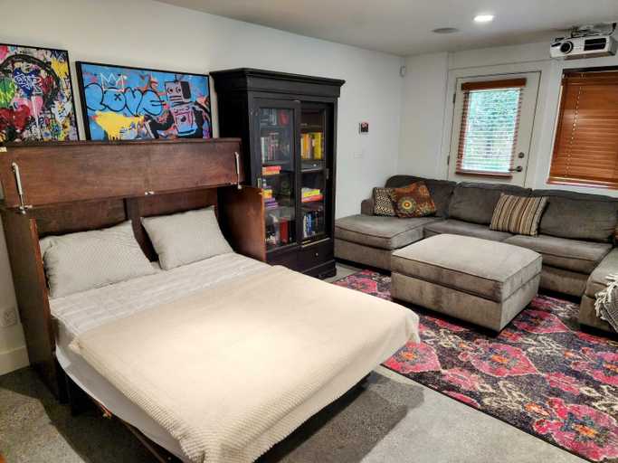Bedroom 2, 2BD Guest Suite Sleeps 6 Near Downtown & Beach, Greater Vancouver