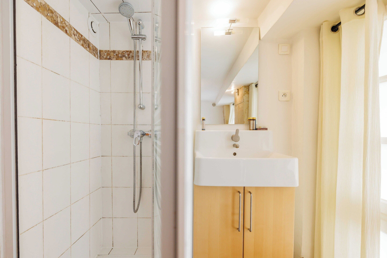 Bathroom 5, Splendid Duplex - 1br/2p - Notre-dame/ile St-louis, Paris