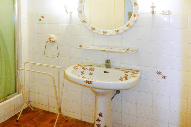Others 5, Villa in Roquebrune With Sea View & Pool, Var