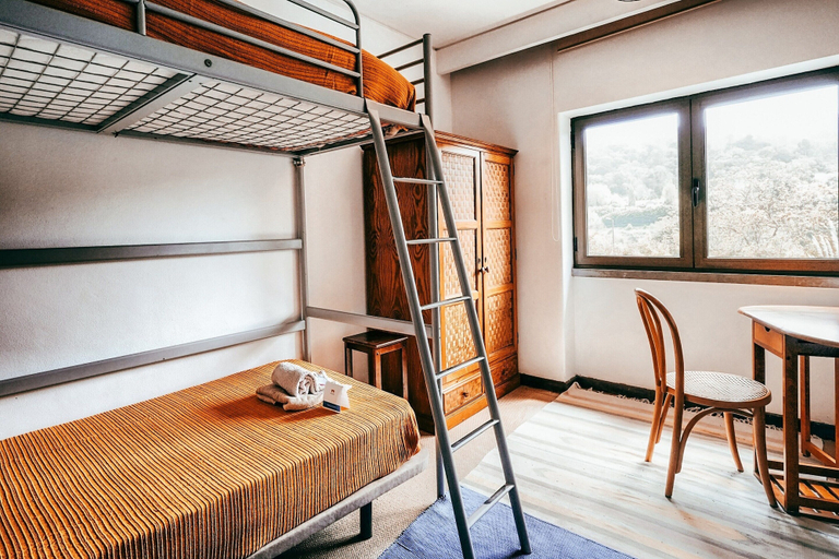 Room 5, Tranquil Holiday Home With Pool in Sintra, Sintra