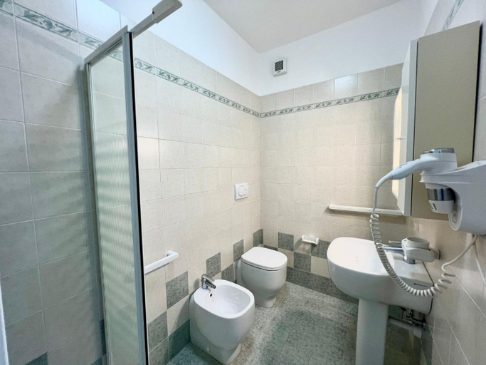 Bathroom 4, Nice apartment for four guests in a prime location, Udine