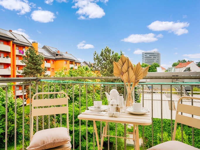 Balcony 2, Apartment in Graz Near Unseco City Center, Graz