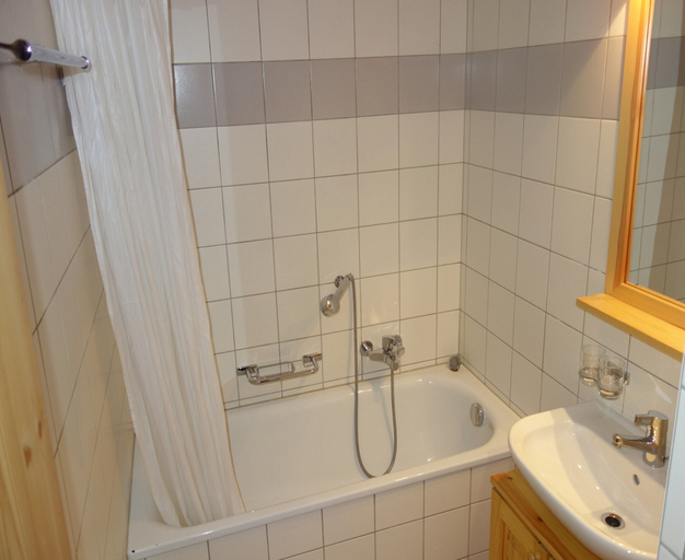 Bathroom 3, Cosy Apartment Near ski Slope, Conthey