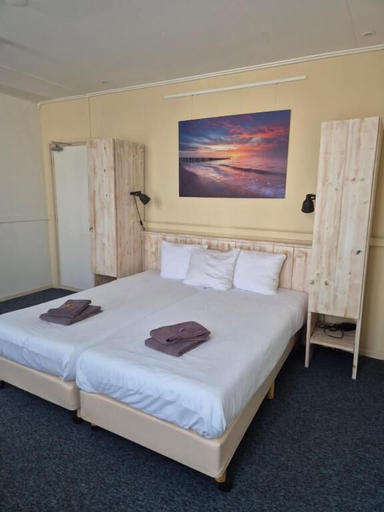 Bedroom 4, City2Beach Hotel, Vlissingen