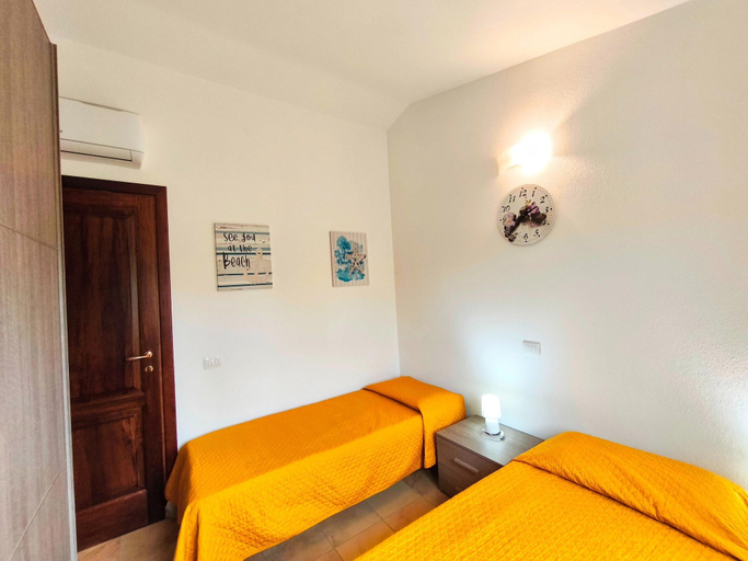 Room 4, Apartment With a Sea-view Terrace, Nuoro