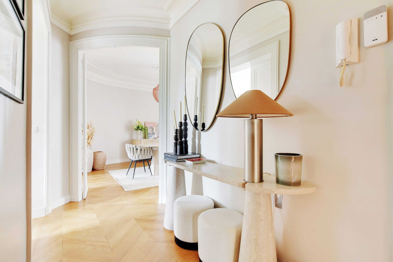 Interior 2, Elegant Apt 2bdr- Arc de Triomphe / Champs-elysees, Paris