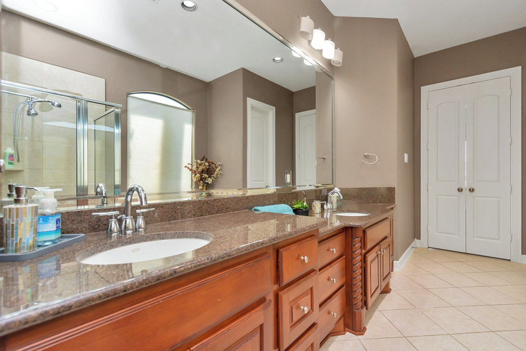 Bathroom 3, Empress Waterfront Villa, Houston