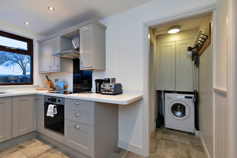 Private kitchen 3, Charming Cottage in Kingsley, No Deposit, Staffordshire