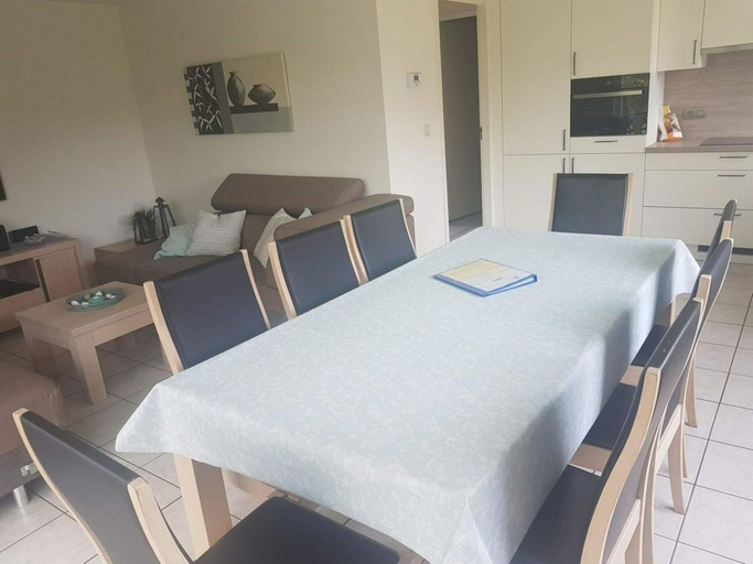 Dining 5, Pleasant Holiday Home With Garden, Sluis