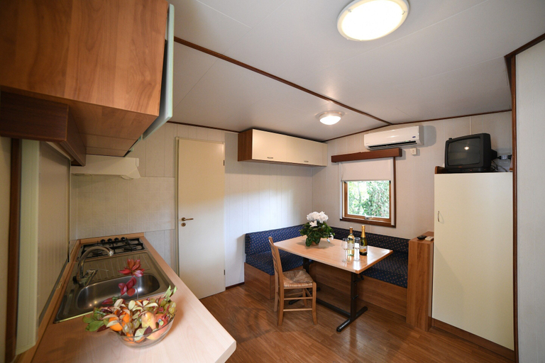 Private kitchen 2, Mobile Home in Ferienresidenz mit Pool, Savona