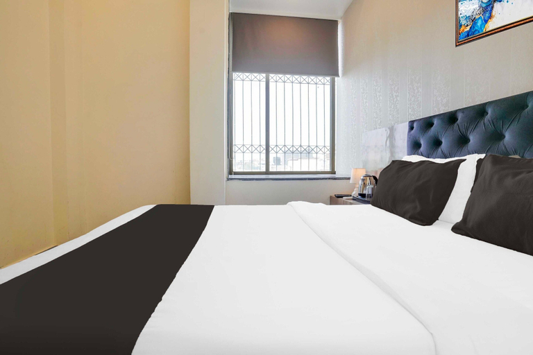 Room 3, Townhouse Ville Parle, Mumbai Suburban