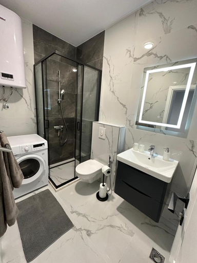 Bathroom, Boulevard Apartments Meti