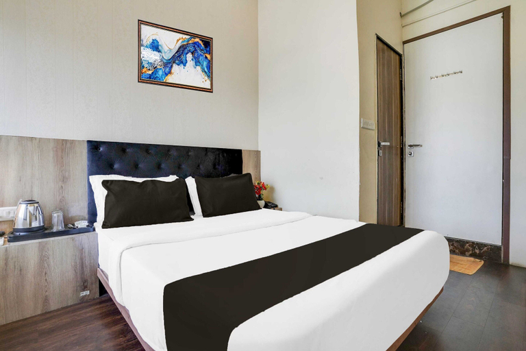 Room 2, Townhouse Ville Parle, Mumbai Suburban