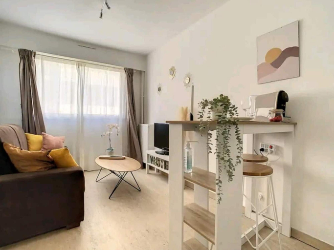 Living room, Couple Stay by the French Riviera, Alpes-Maritimes