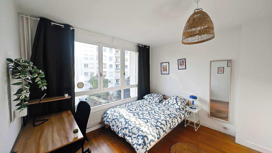 Room 5, Private Room in a Shared Flat - Lyon 7th, Rhône