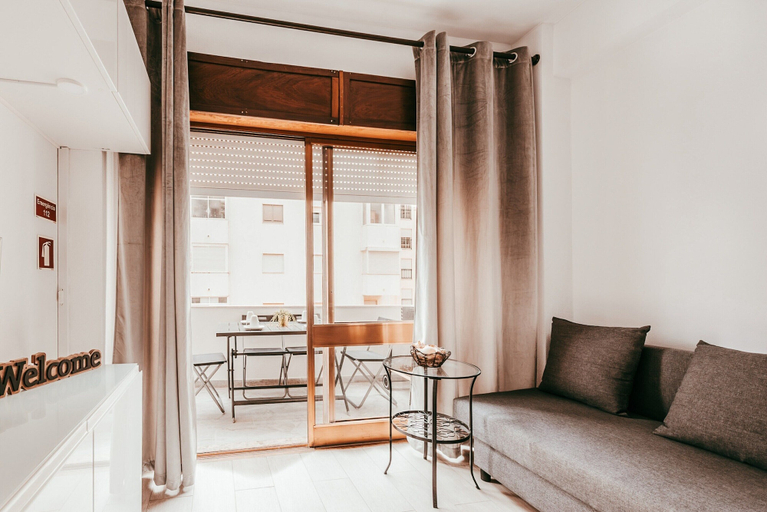Living room 4, Lisbon Gem, Walk to Chiado, Silves