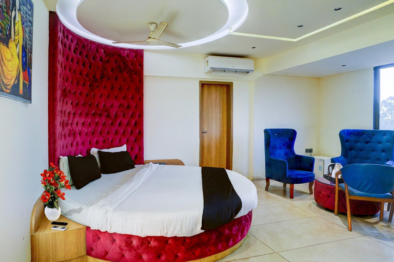 Room 4, Townhouse Oak New Nashik Highway 3, Thane