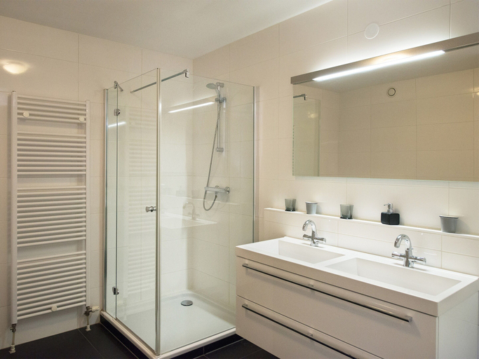Bathroom 5, Modern Apartment in The Hague With Balcony, The Hague