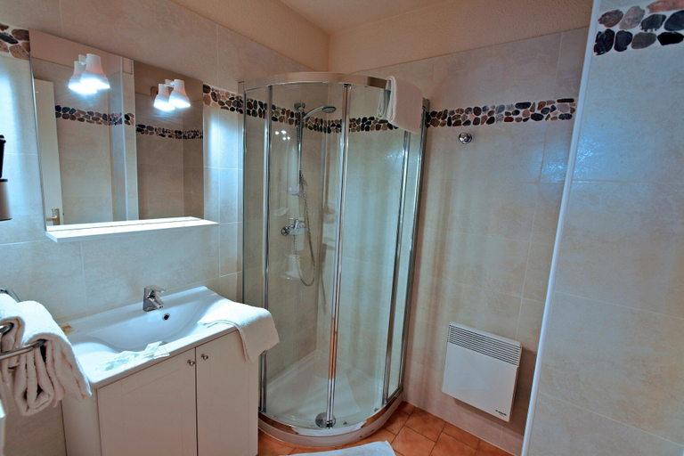 Bathroom 3, Modern 3-guest Apartment in L'ile Rousse, Haute-Corse