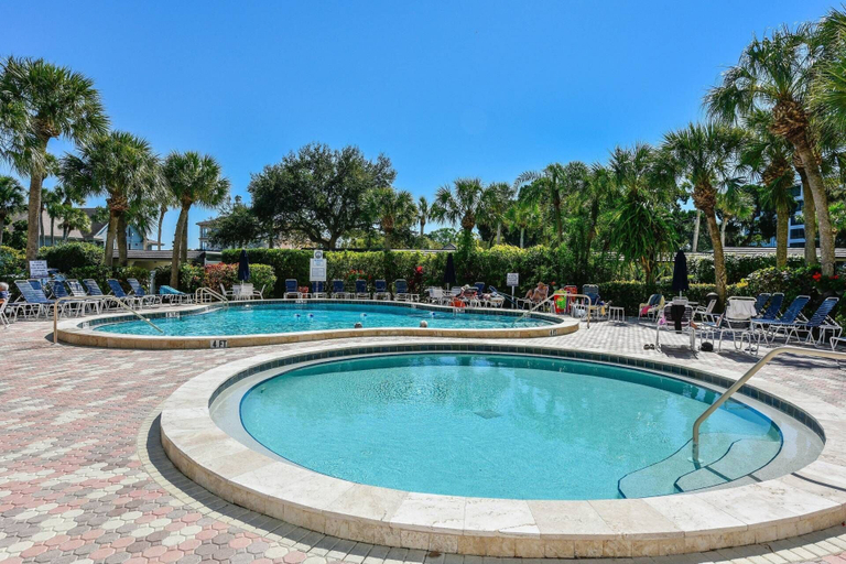 Sport & Beauty, Harbor Towers 3rd Fl 1 Bedroom Pool View, Sarasota